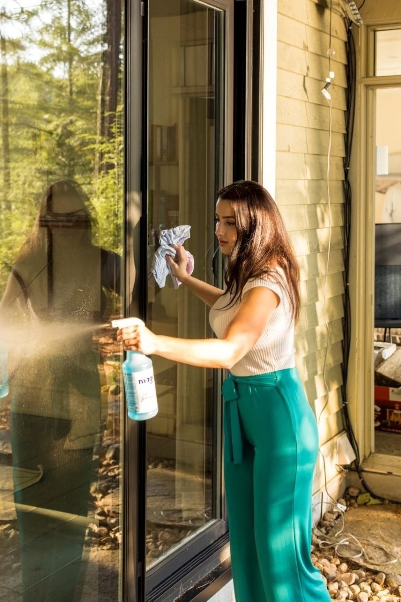 imgi_252_6867dc1d9ba0bdb3cdb1e1d2_how-to-remove-scratches-from-glass